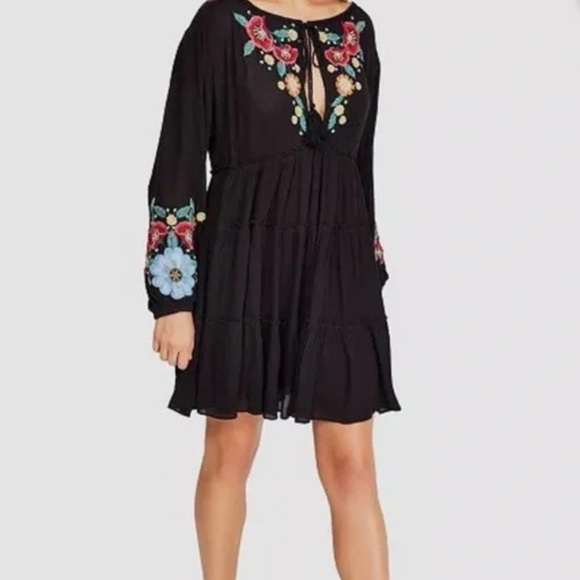 Free People Dresses & Skirts - Free People
Spell on You Embroidered Peasant Dress
